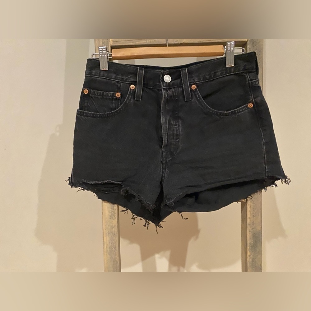 LEVI’S 501 black shorts